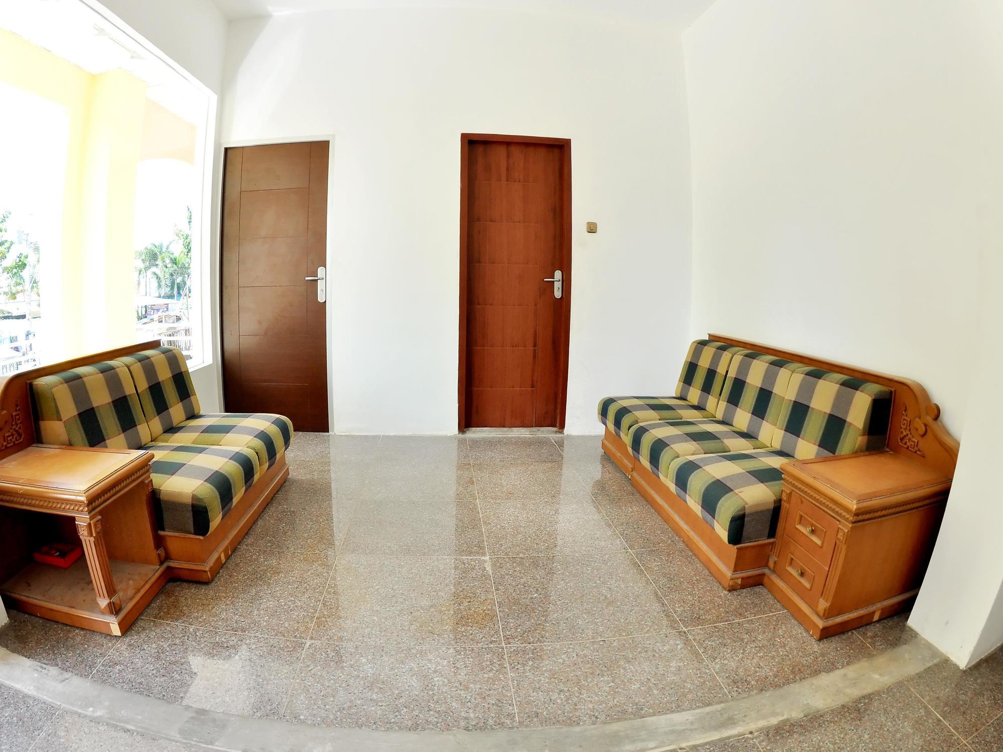 Ds Colive Peterongan Hotel Semarang Exterior foto